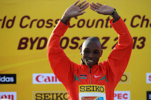 Japhet Kipyegon Korir del Kenia esulta per la vittoria dei 40° IAAF World Cross Country Championship 2013 il 24 Marzo 2013 a Bydgoszcz, Polonia. (Foto Christopher Lee/Getty Images)